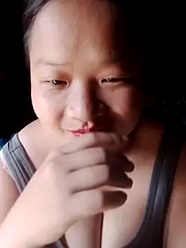 Snapshot of girl-babi chatting on July 9, 2:56 am girl-babi online show from July 9, 2:56 am