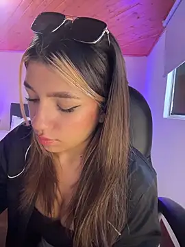 Isabella18 pink online show from May 5, 6:55 pm