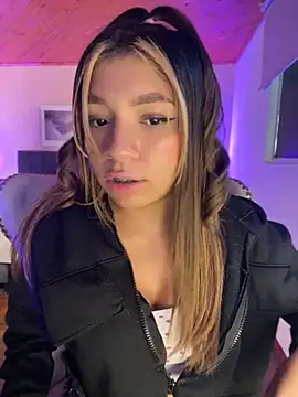 Isabella18 pink online show from April 28, 5:17 pm