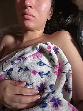Snapshot of RAKEL37 chatting on April 18, 1:46 pm RAKEL37 online show from April 18, 1:46 pm