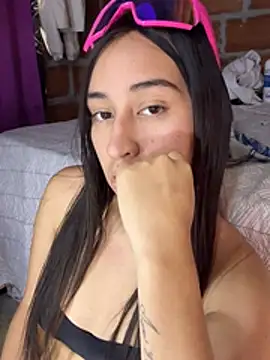 Snapshot of RAKEL37 chatting on April 18, 7:58 pm RAKEL37 online show from April 18, 7:58 pm