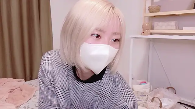 Nana  ch online show from March 28, 5:47 pm