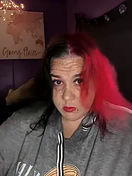 Courdles online show from December 3, 9:36 pm