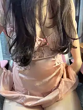 Snapshot of Orianna69 chatting on November 17, 2:37 am Orianna69 online show from November 17, 2:37 am