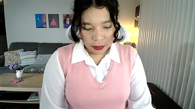 Snapshot of SHEILYN_ chatting on May 8, 6:17 am SHEILYN online show from May 8, 6:17 am