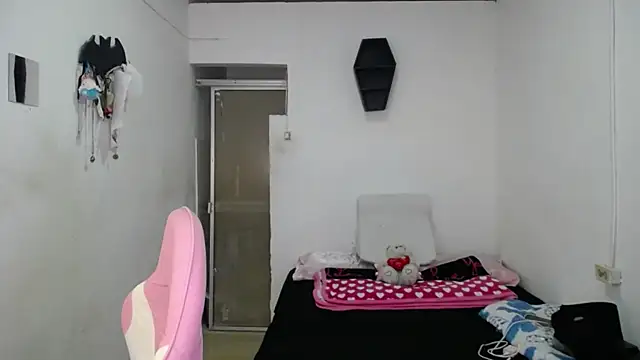 Snapshot of Amber09raiden chatting on October 4, 5:14 pm Amber09raiden online show from October 4, 5:14 pm