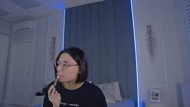 VioletAsh online show from April 5, 4:19 am