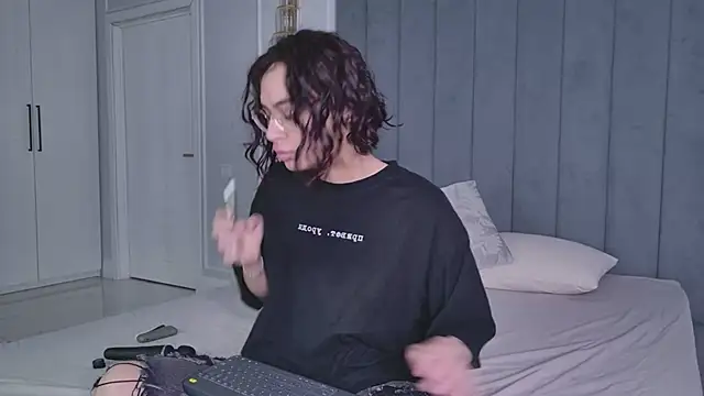 VioletAsh online show from May 22, 4:21 am