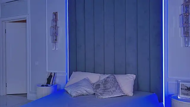 VioletAsh online show from May 17, 4:56 am