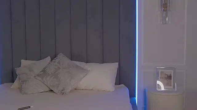 VioletAsh online show from March 31, 4:25 am