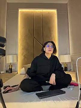 VioletAsh online show from February 9, 4:21 am