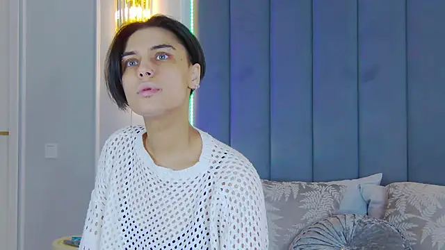 VioletAsh online show from October 6, 4:35 am