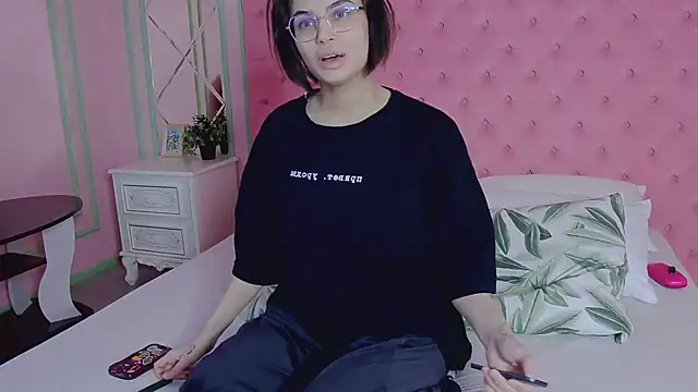 VioletAsh online show from March 1, 5:07 am