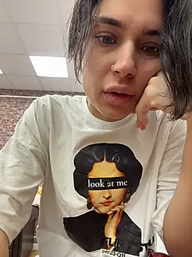 Snapshot of VioletAsh chatting on November 12, 4:16 am VioletAsh online show from November 12, 4:16 am