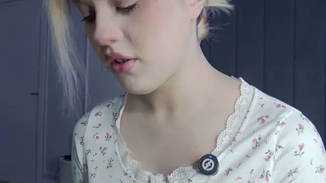 VioletAsh online show from February 8, 4:32 am