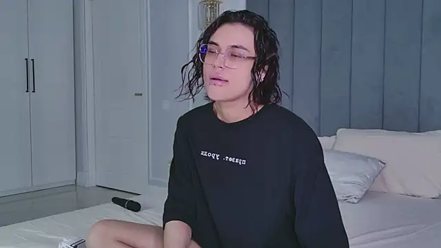VioletAsh online show from May 23, 4:22 am