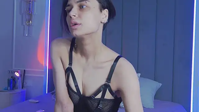 Snapshot of VioletAsh chatting on November 10, 4:28 am VioletAsh online show from November 10, 4:28 am