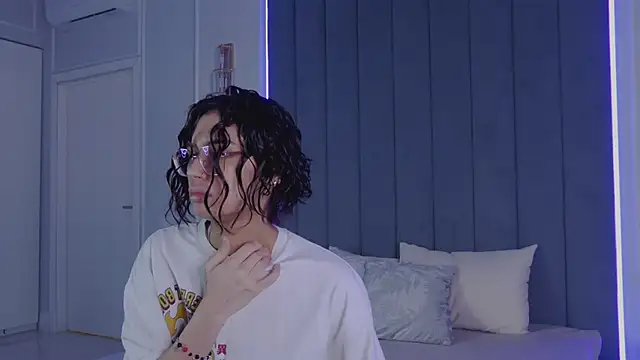 VioletAsh online show from April 14, 4:28 am