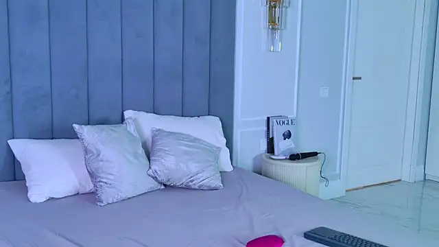 VioletAsh online show from June 7, 4:28 am