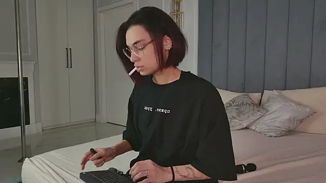 VioletAsh online show from May 9, 4:27 am