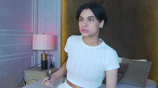 Snapshot of VioletAsh chatting on November 17, 4:38 am VioletAsh online show from November 17, 4:38 am