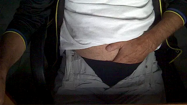 Snapshot of velikifant7 chatting on November 12, 5:33 am velikifant7 online show from November 12, 5:33 am