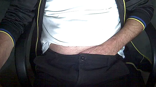 Snapshot of velikifant7 chatting on February 4, 5:13 am velikifant7 online show from February 4, 5:13 am