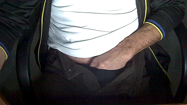 Snapshot of velikifant7 chatting on February 22, 5:32 am velikifant7 online show from February 22, 5:32 am