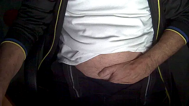 Snapshot of velikifant7 chatting on February 2, 5:17 am velikifant7 online show from February 2, 5:17 am