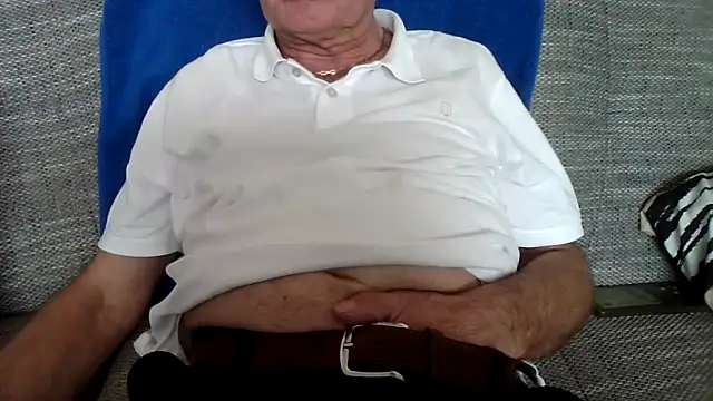 Snapshot of velikifant7 chatting on February 6, 12:56 pm velikifant7 online show from February 6, 12:56 pm