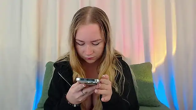 Snapshot of Mystic_Chloe chatting on September 19, 12:14 am Mystic Chloe online show from September 19, 12:14 am