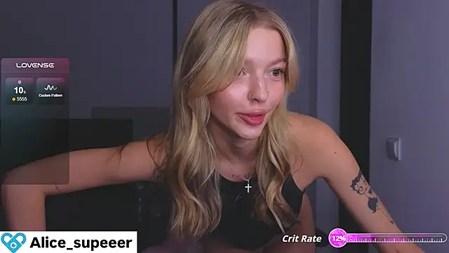 Snapshot of Alice_super_ chatting on October 3, 12:39 pm Alice super online show from October 3, 12:39 pm