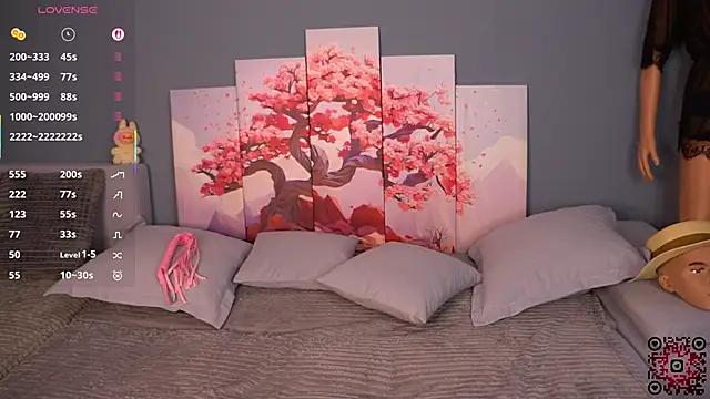 Snapshot of KissieKat chatting on October 8, 8:27 am KissieKat online show from October 8, 8:27 am