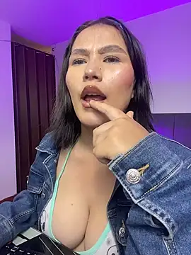 Snapshot of Candy_Velvet chatting on April 27, 10:41 pm Candy Velvet online show from April 27, 10:41 pm