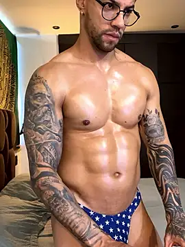 Snapshot of Tomy_maylon chatting on October 25, 5:02 pm Tomy maylon online show from October 25, 5:02 pm