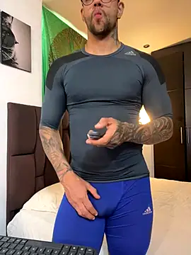 Snapshot of Tomy_maylon chatting on October 16, 3:31 pm Tomy maylon online show from October 16, 3:31 pm