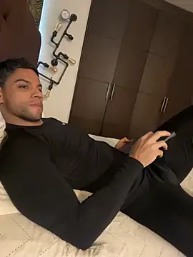 Snapshot of Tomy_maylon chatting on November 23, 6:51 pm Tomy maylon online show from November 23, 6:51 pm