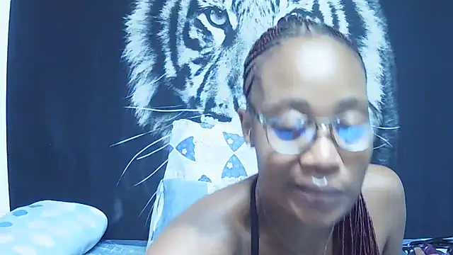 SweetPortableAmber online show from March 13, 1:38 pm