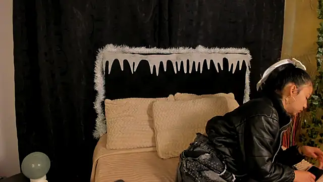 Tiffany Nm online show from December 4, 1:21 pm