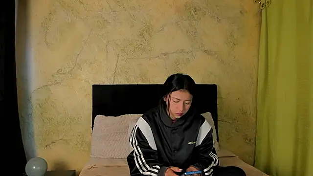 Snapshot of Tiffany_Nm chatting on February 9, 12:58 pm Tiffany Nm online show from February 9, 12:58 pm