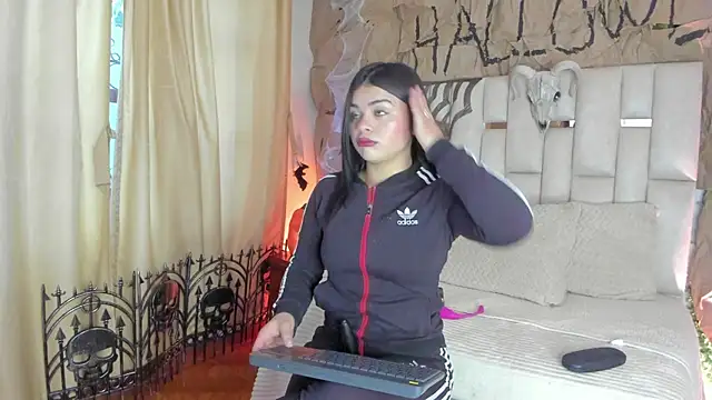 Snapshot of Jade_Nmm chatting on October 15, 12:46 pm Jade Nmm online show from October 15, 12:46 pm
