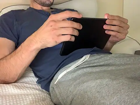 Snapshot of Just2Try chatting on November 4, 8:23 pm Just2Try online show from November 4, 8:23 pm