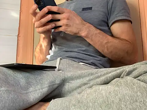 Snapshot of Just2Try chatting on November 21, 12:26 pm Just2Try online show from November 21, 12:26 pm