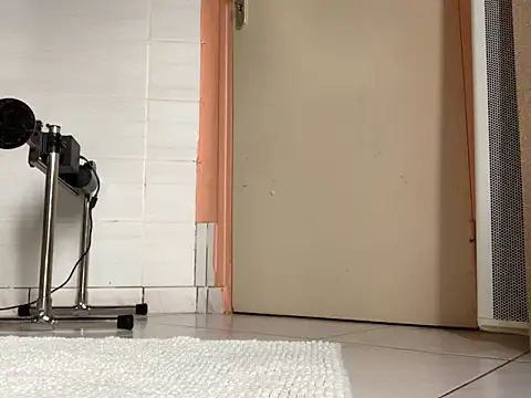 Snapshot of Just2Try chatting on December 17, 10:42 am Just2Try online show from December 17, 10:42 am