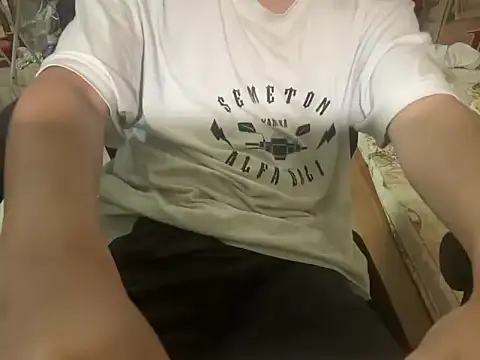 Snapshot of Alextran1002 chatting on December 18, 5:17 pm Alextran1002 online show from December 18, 5:17 pm