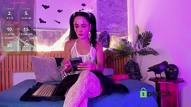 princequinn  online show from October 31, 7:21 pm