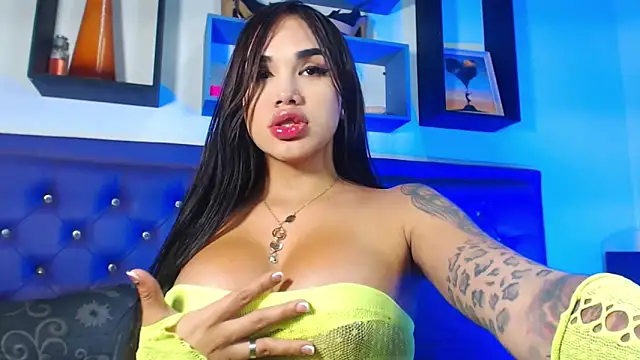 Snapshot of alejadolly chatting on January 6, 6:28 am alejadolly online show from January 6, 6:28 am