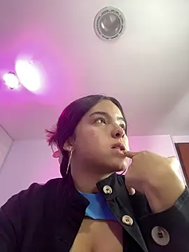 EmilyHarperr online show from October 21, 11:31 am