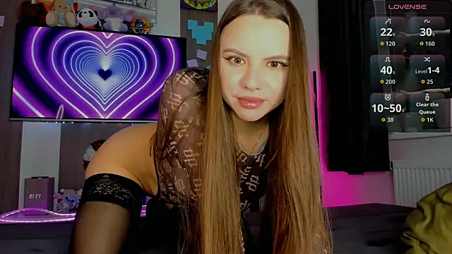 Chloe loo online show from December 20, 2:20 pm