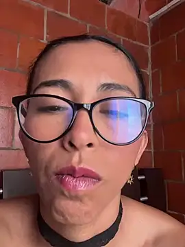 Emma  cumlovee online show from April 10, 12:01 pm